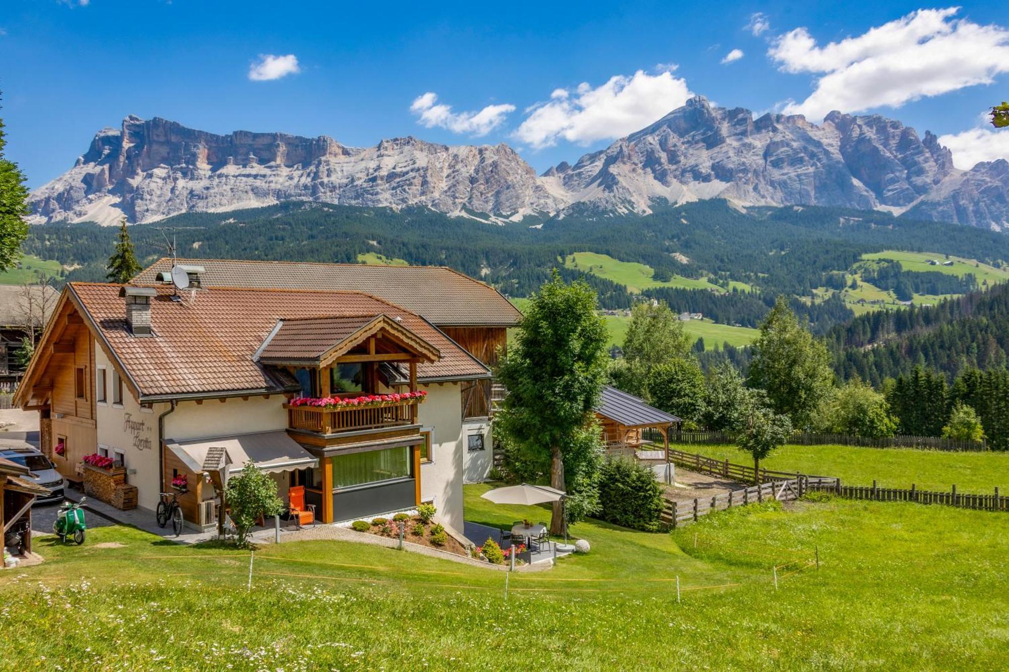 Appartamenti Loretta La Villa  Exteriör bild
