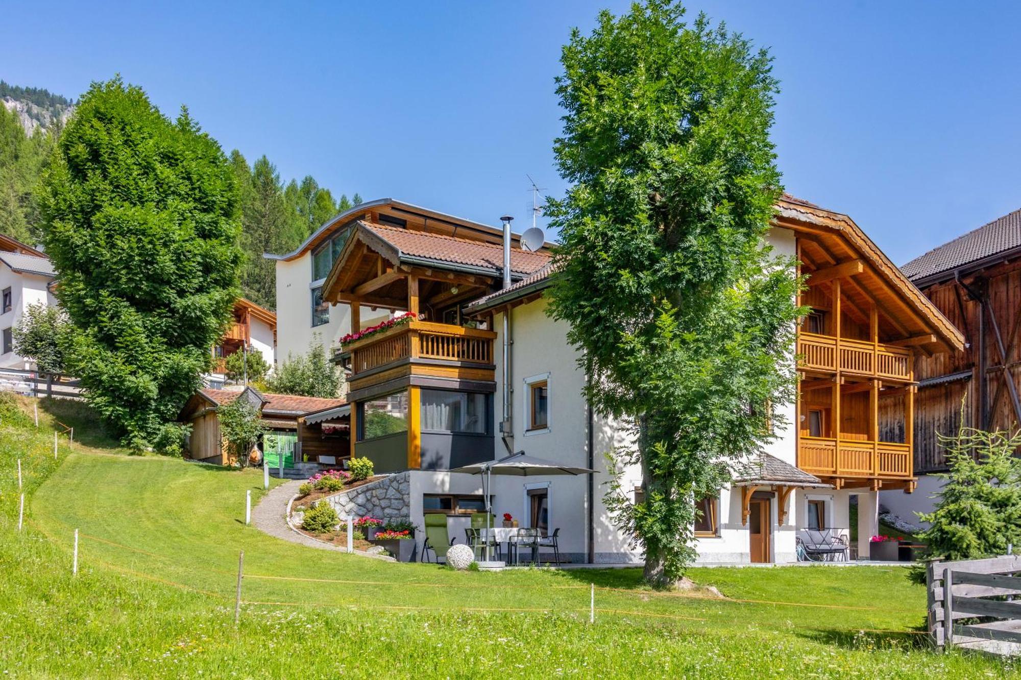Appartamenti Loretta La Villa  Exteriör bild